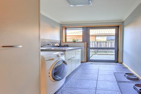 Photo of property in 6 Robina Place, Gore, 9710