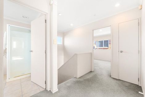 Photo of property in 42 Lilybank Crescent, East Tamaki, Auckland, 2013