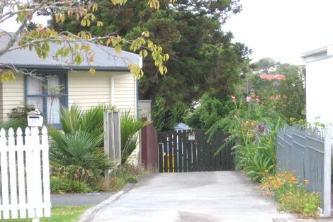 Photo of property in 21 Tramway Road, Beach Haven, Auckland, 0626