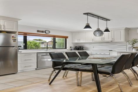 Photo of property in 10/17 Neta Grove, Henderson, Auckland, 0612