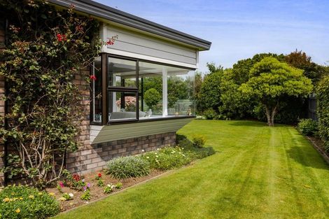 Photo of property in 11 County Drive, Hawera, 4610