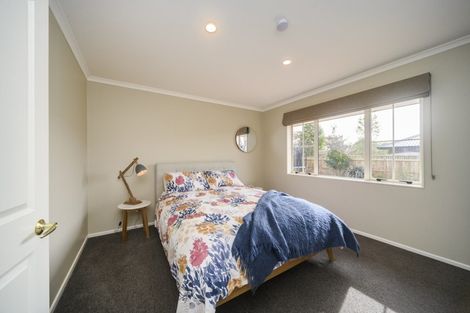 Photo of property in 5 Sycamore Crescent, Fitzherbert, Palmerston North, 4410