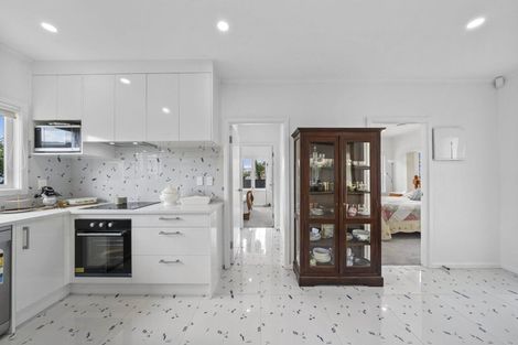 Photo of property in 21 Miller Road, Mangere Bridge, Auckland, 2022