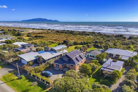 Photo of property in 11 Rodney Avenue, Te Horo Beach, Otaki, 5581
