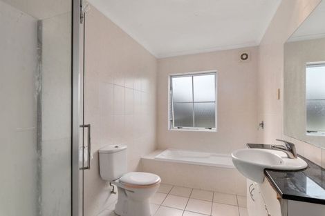 Photo of property in 60 Scarlet Oak Drive, Schnapper Rock, Auckland, 0632