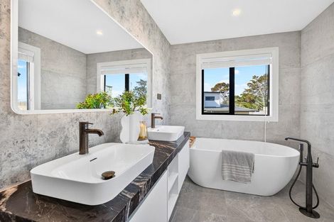 Photo of property in 1 Taku Close, Long Bay, Auckland, 0630