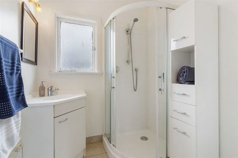 Photo of property in 1/2 Sunhaven Avenue, Glenfield, Auckland, 0629