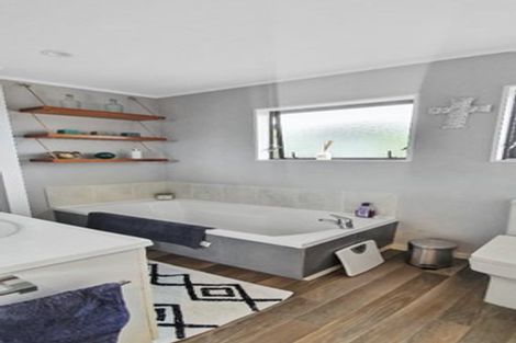 Photo of property in 2/8 Atlantis Place, Totara Vale, Auckland, 0629