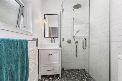 Photo of property in 56 Derwent Street, Island Bay, Wellington, 6023