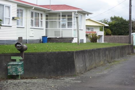 Photo of property in 7a Blenheim Place, Vogeltown, New Plymouth, 4310