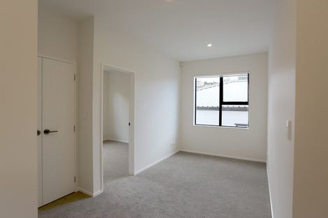 Photo of property in 1b Kirkdale Place, Northcross, Auckland, 0632