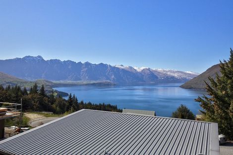 Photo of property in 129b Wynyard Crescent, Fernhill, Queenstown, 9300