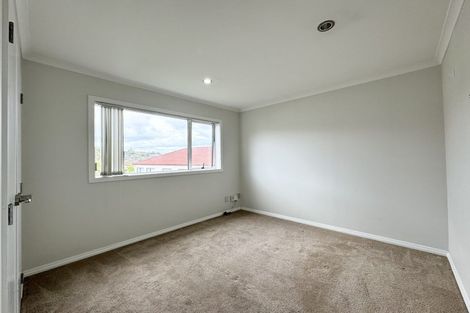 Photo of property in 16 Rosses Place, Pinehill, Auckland, 0632