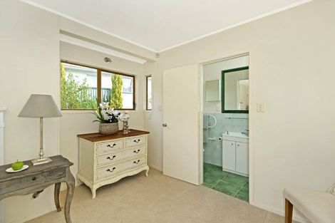 Photo of property in 16 Lake Road, Northcote, Auckland, 0627