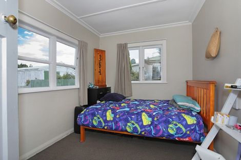 Photo of property in 18 Robert Street, Marton, 4710