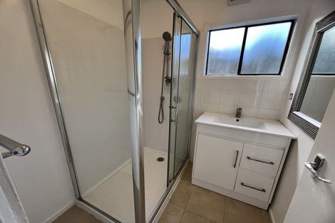 Photo of property in 1/4 Braund Place, Glenfield, Auckland, 0629