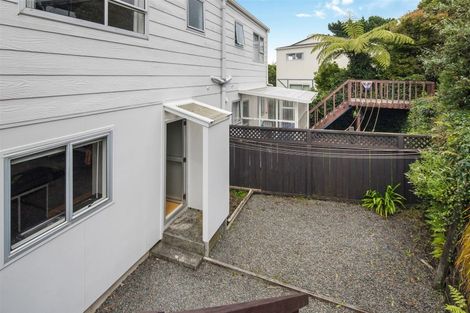 Photo of property in 32a Cheltenham Terrace, Newlands, Wellington, 6037