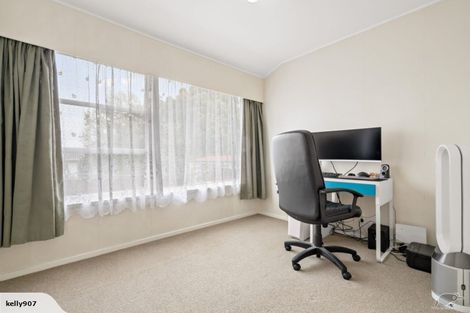 Photo of property in 49 Tupaki Place, Pakuranga Heights, Auckland, 2010