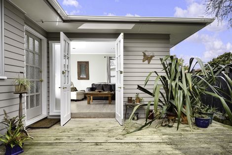 Photo of property in 49a Helena Street, Massey, Auckland, 0614