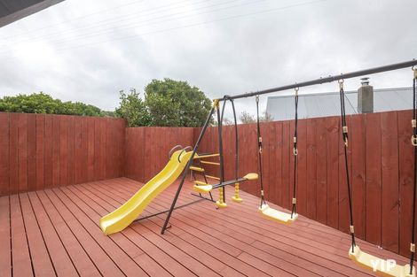 Photo of property in 52 Colchester Crescent, Newlands, Wellington, 6037