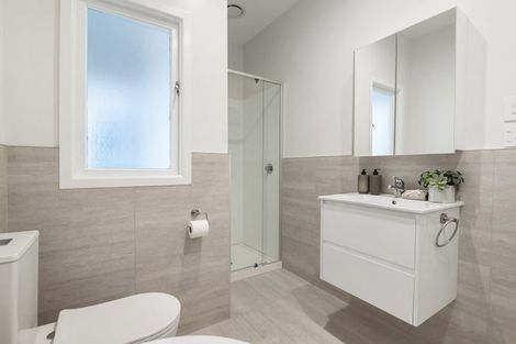 Photo of property in 2/180 Lake Road, Northcote, Auckland, 0627