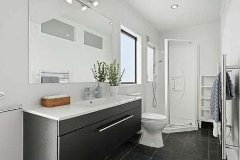 Photo of property in 2/5 View Road, Shelly Park, Auckland, 2014