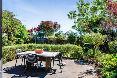 Photo of property in 3e Kinross Drive, Merrilands, New Plymouth, 4312