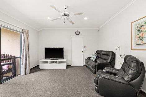 Photo of property in 18 Claridge Place, Taradale, Napier, 4112
