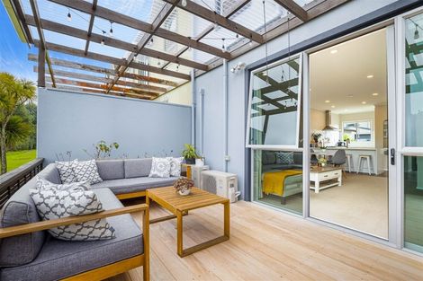 Photo of property in 9s Clearwater Cove, West Harbour, Auckland, 0618