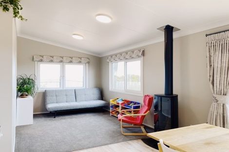 Photo of property in 18 Monaco Grove, Fitzherbert, Palmerston North, 4410