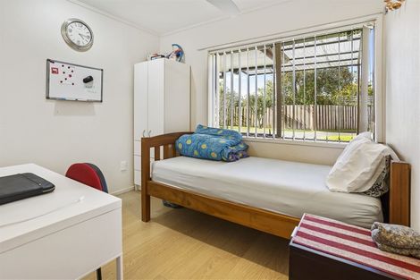 Photo of property in 1/5 Colleen Norma Place, Half Moon Bay, Auckland, 2012