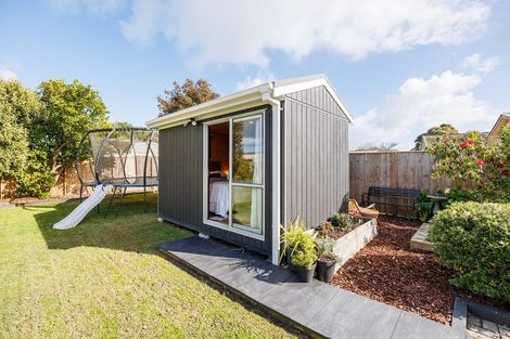 Photo of property in 4 Gladys Place, Kelvin Grove, Palmerston North, 4414