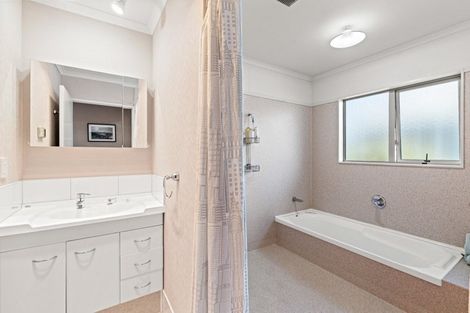 Photo of property in 10a Oriental Street, Welbourn, New Plymouth, 4312