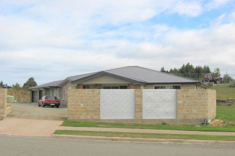 Photo of property in 21 Grove Avenue, Weston, Oamaru, 9401
