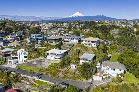 Photo of property in 15 Weston Street, Moturoa, New Plymouth, 4310