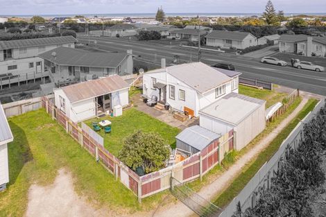 Photo of property in 10 Cornfoot Street, Castlecliff, Whanganui, 4501