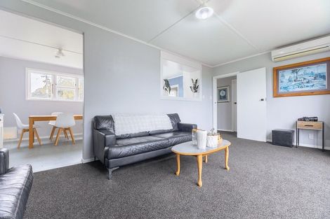 Photo of property in 76-78 Sievers Grove, Cannons Creek, Porirua, 5024