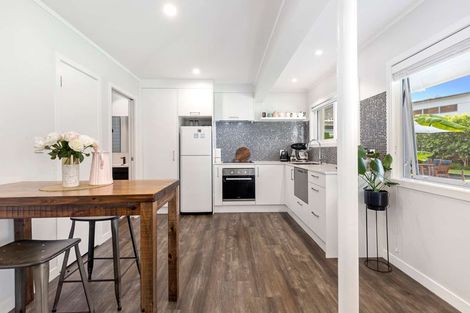 Photo of property in 2 Rogers Avenue, Eastern Beach, Auckland, 2012