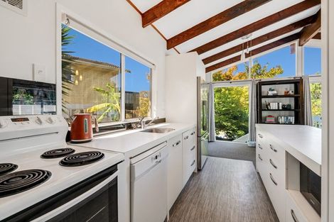 Photo of property in 8 Teviot Place, Totara Vale, Auckland, 0629