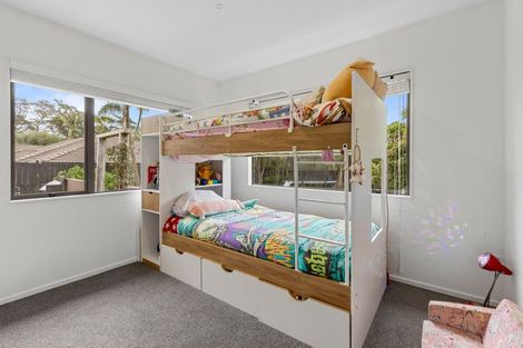 Photo of property in 16 Monkton Close, Greenhithe, Auckland, 0632