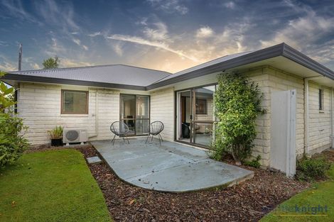 Photo of property in 90 Regency Crescent, Redwood, Christchurch, 8051