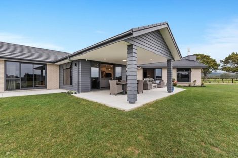Photo of property in 18 Ohau Gravels Way, Ohau, Levin, 5570