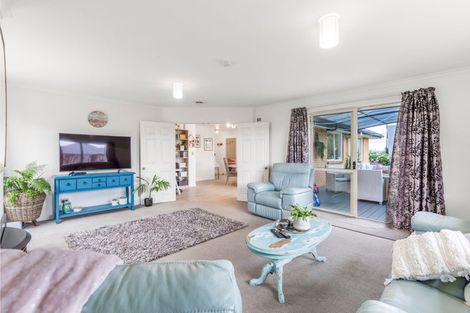 Photo of property in 58 Rivervale Grove, Stanmore Bay, Whangaparaoa, 0932