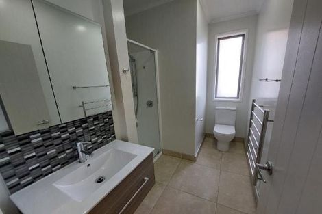 Photo of property in 23a Rena Place, West Harbour, Auckland, 0618