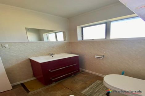 Photo of property in 2/54 Kenderdine Road, Papatoetoe, Auckland, 2025