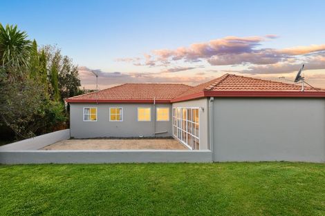 Photo of property in 14 Belleaire Court, West Harbour, Auckland, 0618