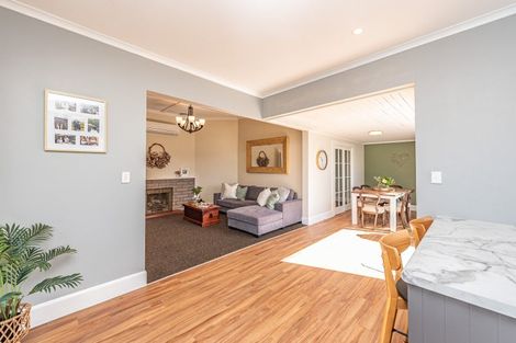 Photo of property in 2 Godwin Crescent, College Estate, Whanganui, 4500