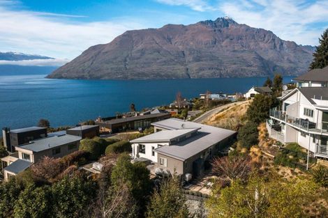 Photo of property in 9 Matakauri Place, Fernhill, Queenstown, 9300