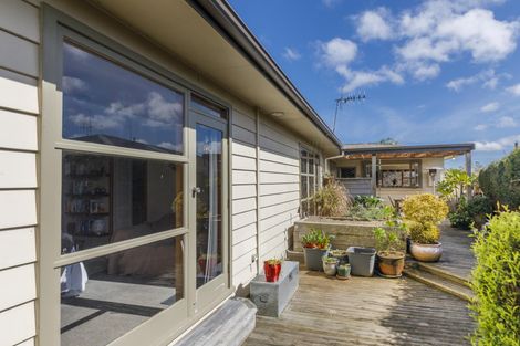 Photo of property in 38 Winston Avenue, Hokowhitu, Palmerston North, 4410