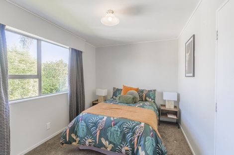 Photo of property in 15 Rosebank Grove, Waikanae, 5036